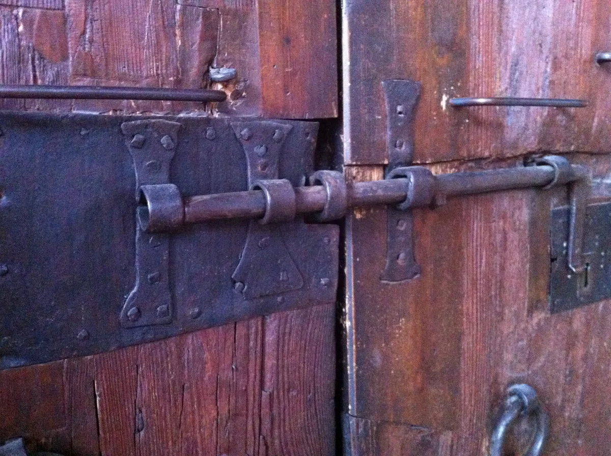 A lock from some veronian door