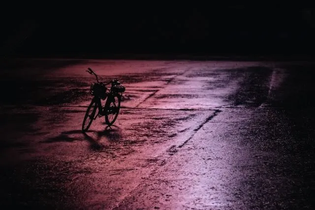 a bicycle is lit by bisexual lighting