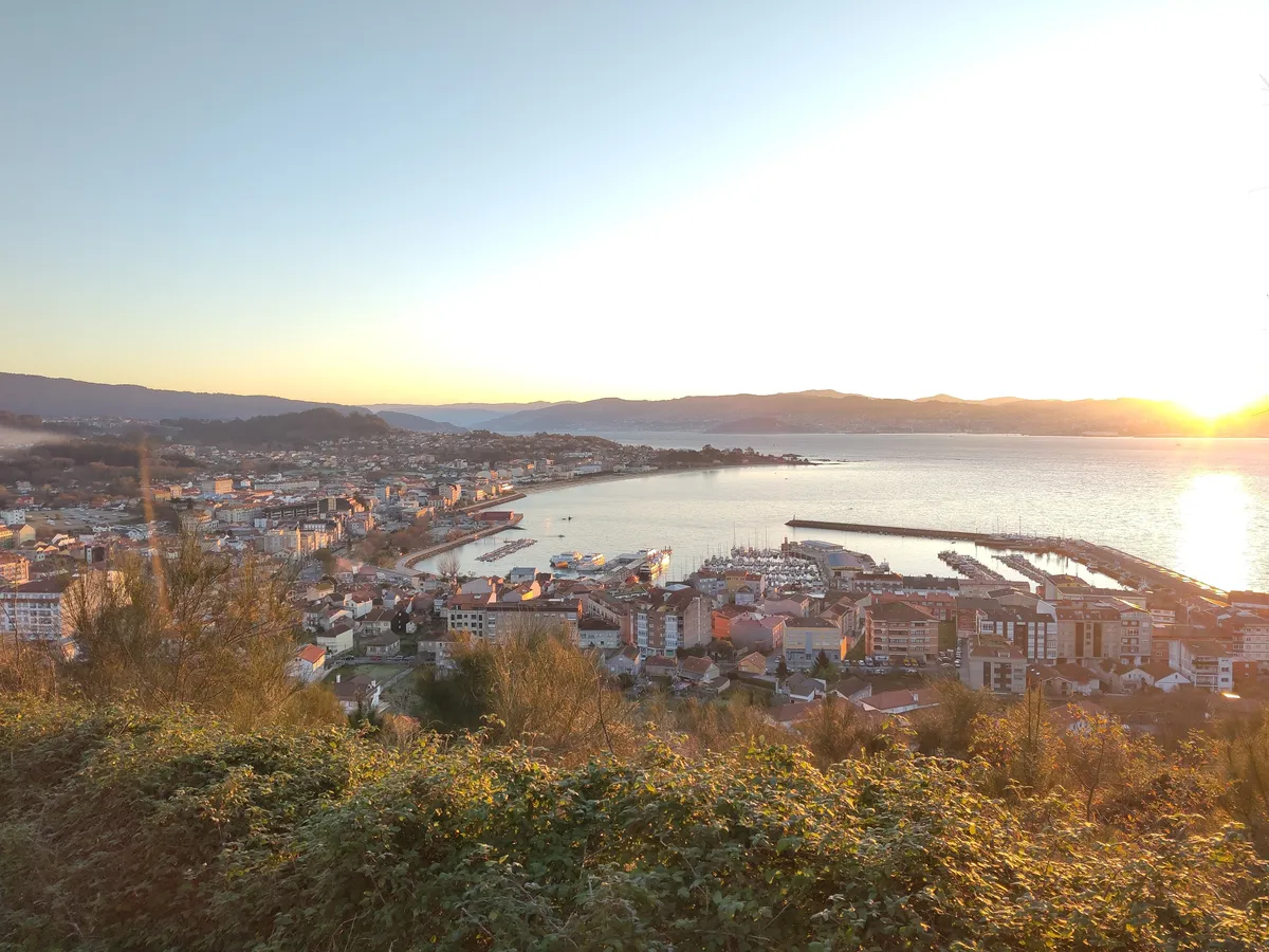 IMG_20250118_091257_Hafen von Cangas bei Sonnenaufgang