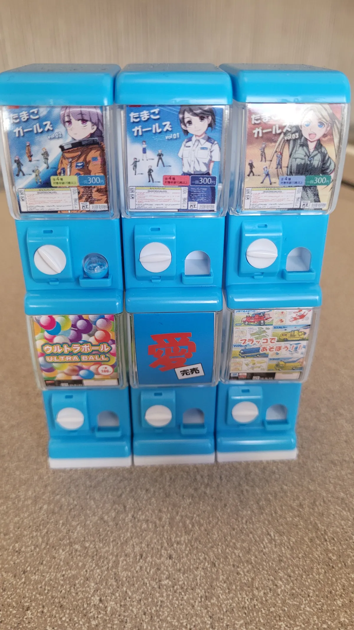Mini gacha machine models on a desk