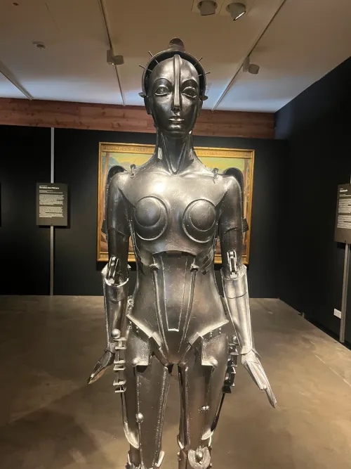 metallic statue, recreating a specific one from a movie i forgot