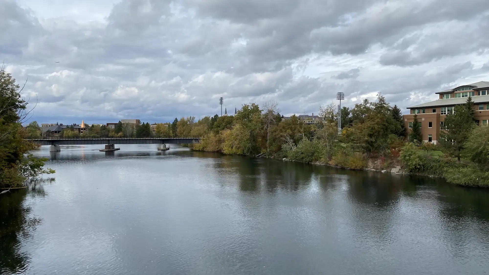 Looking north across the Spokane River towards the Don Kardong footbridge.