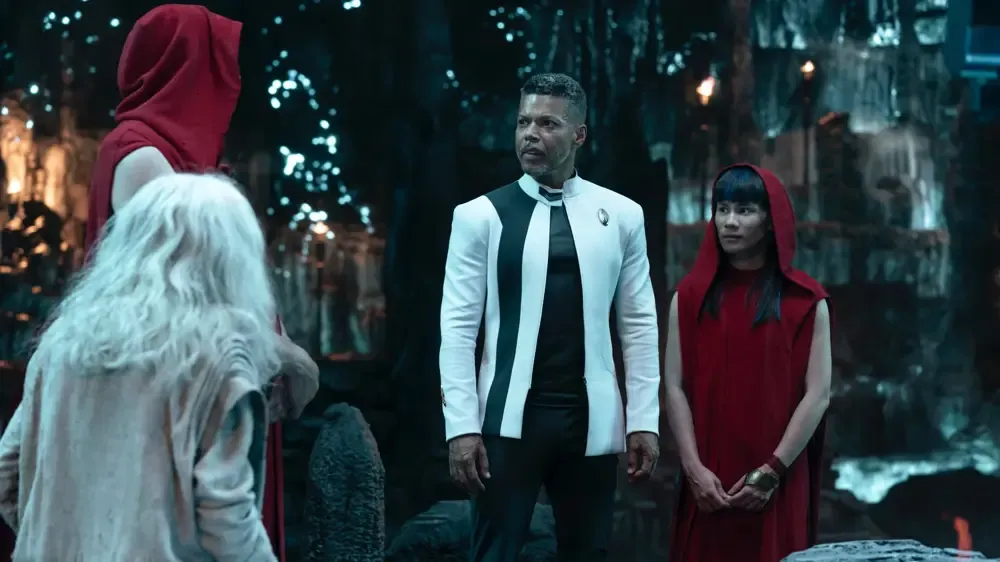 Wilson Cruz prepares to host Jinaal on Trill.