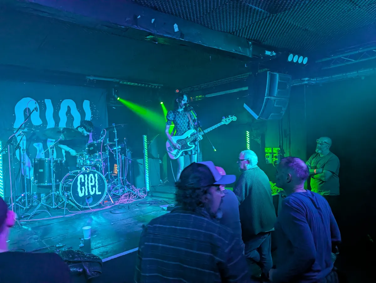 PXL_20251106_220725525