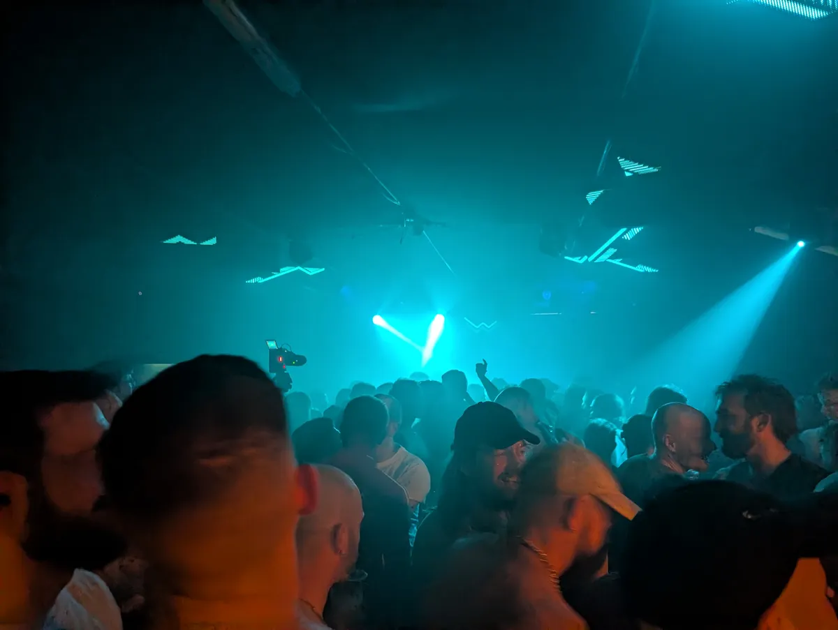 PXL_20251116_022948888