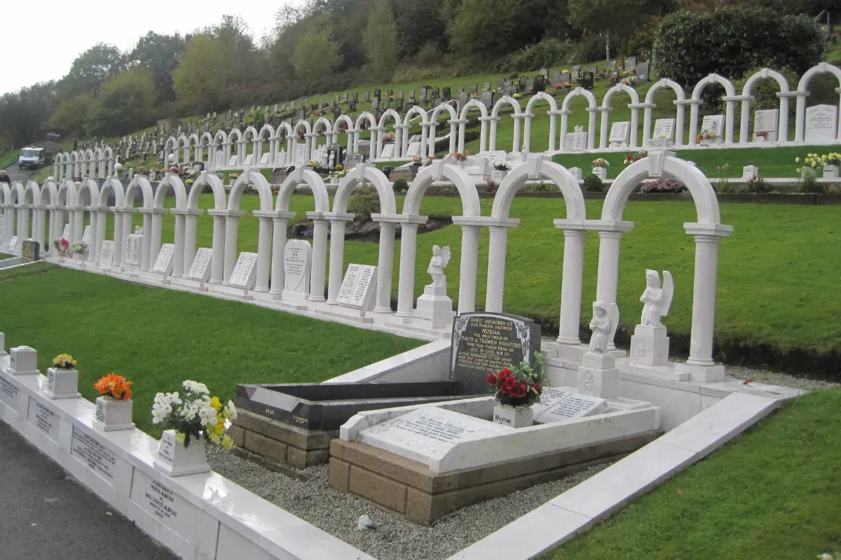 Aberfan graves