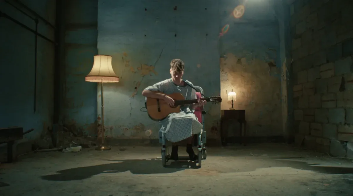 Screenshot from the Youtube video Hi Ren