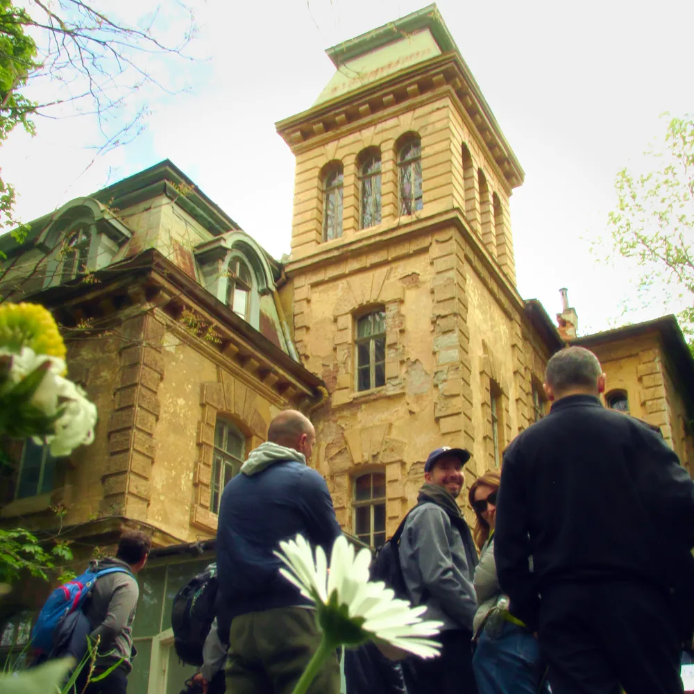 Guided tour at the UCMR villas and greenhouses