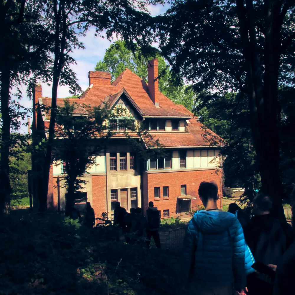 Guided tour at the UCMR villas and greenhouses