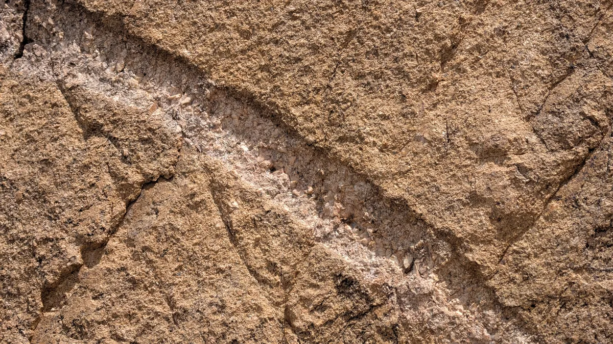 PXL_20250518_182353786