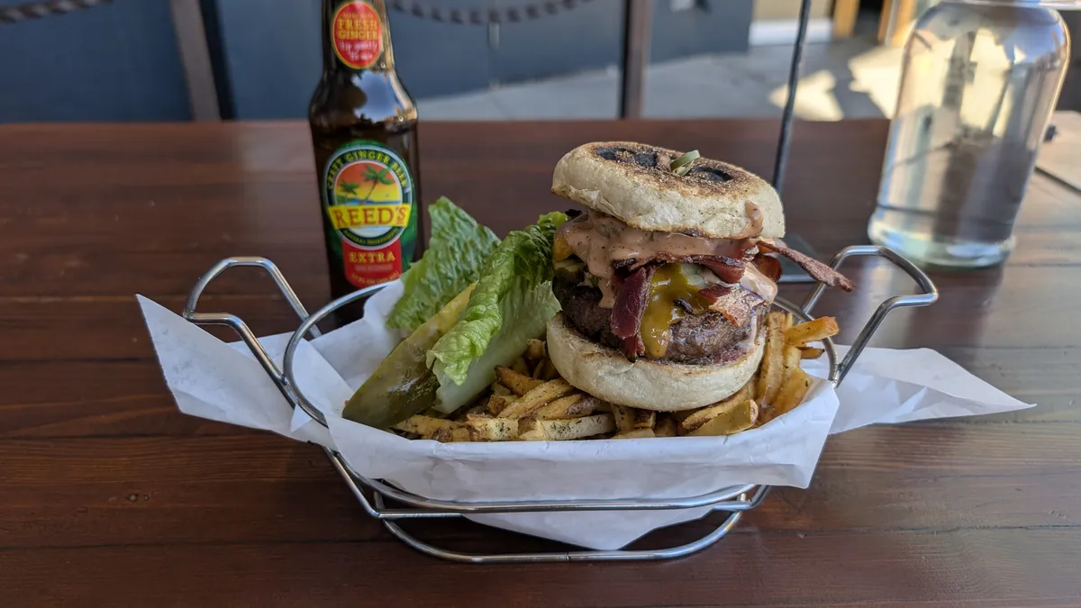 PXL_20251101_220120264