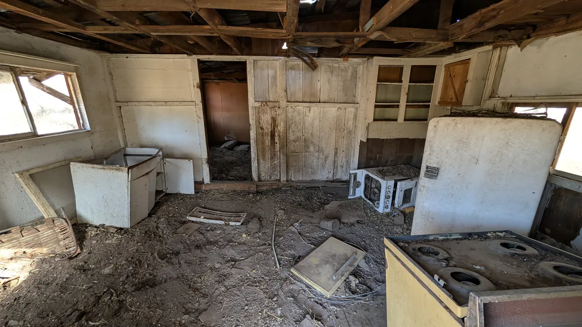 PXL_20251128_184141082