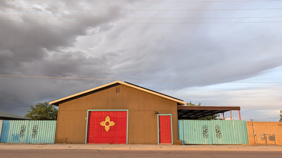 PXL_20260411_012642990