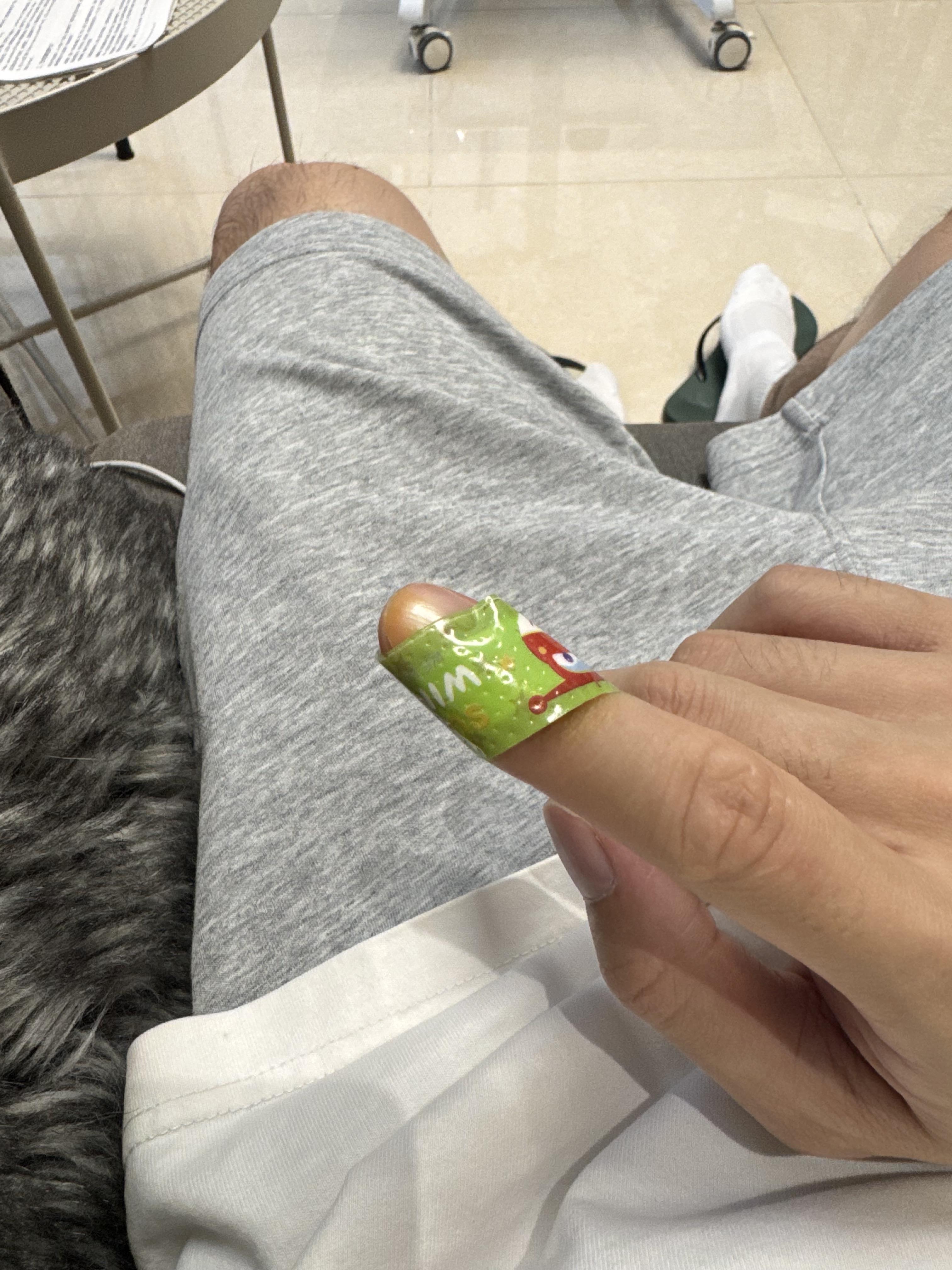 20260426-被猫抓流血了