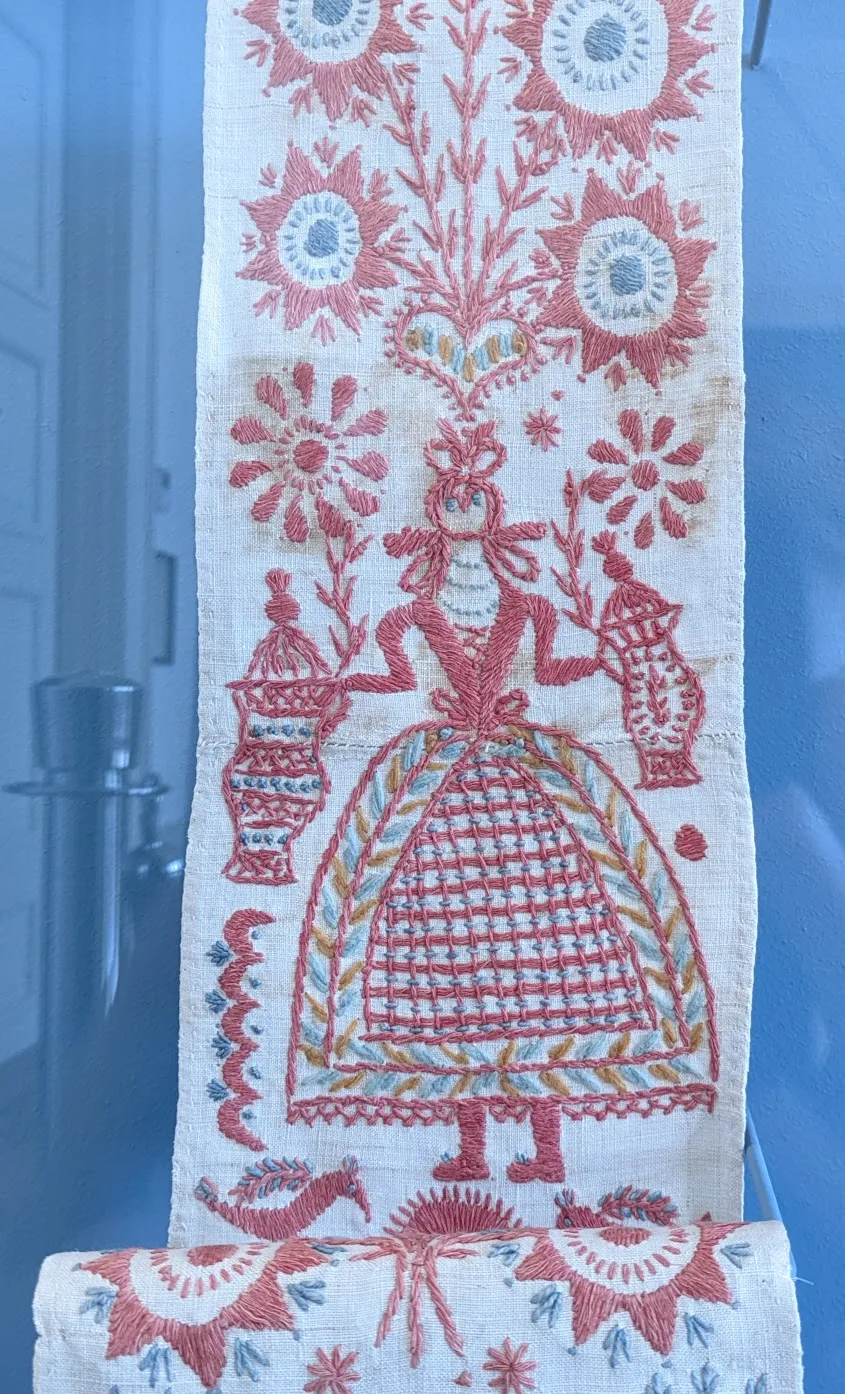 detail-of-pink-embroidery-woman