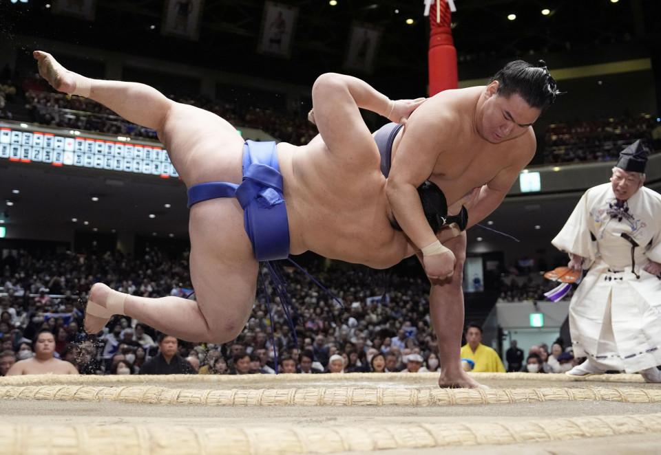 Hoshoryu Throwing Onosato