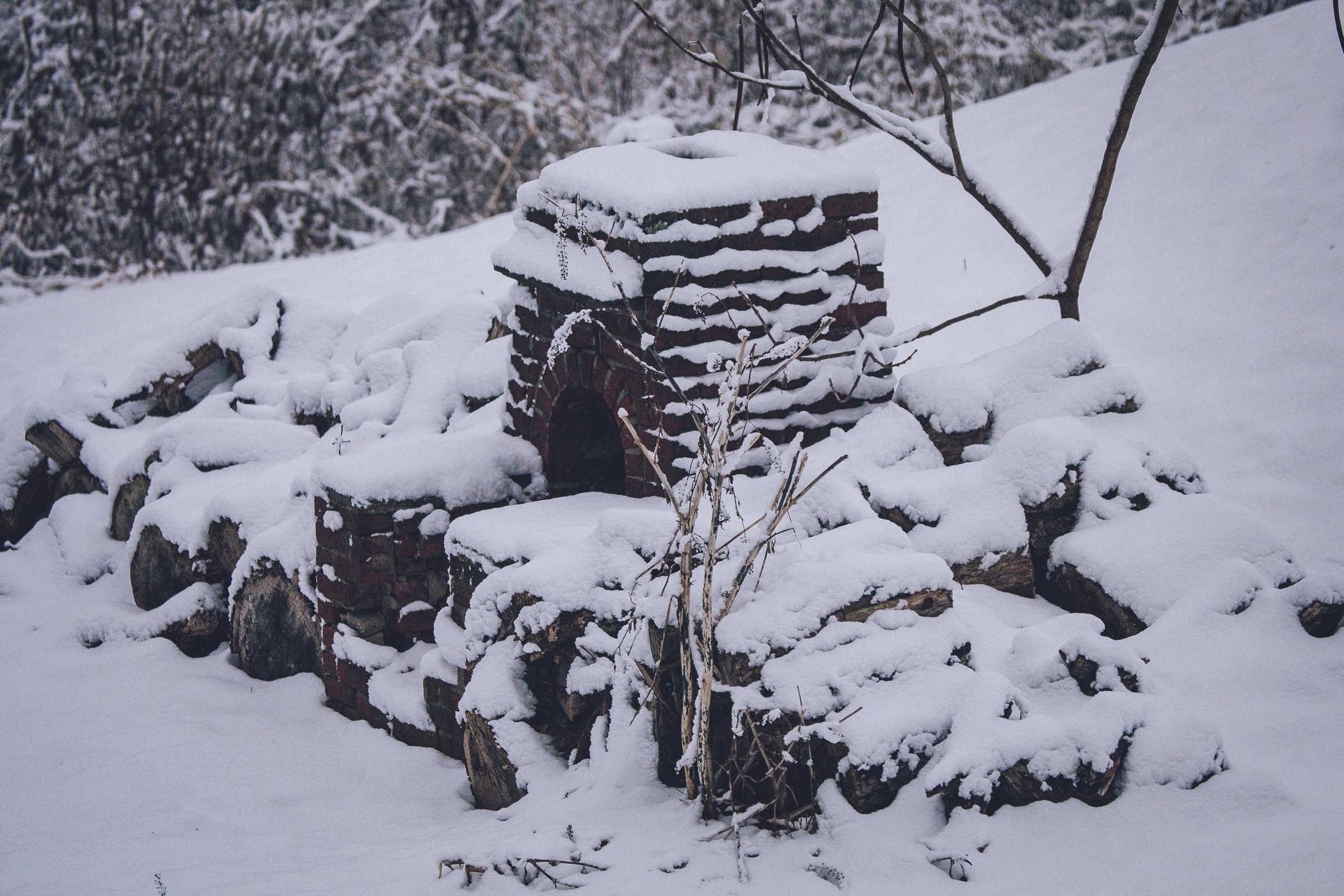 the same structure now throughly dusted in snow
