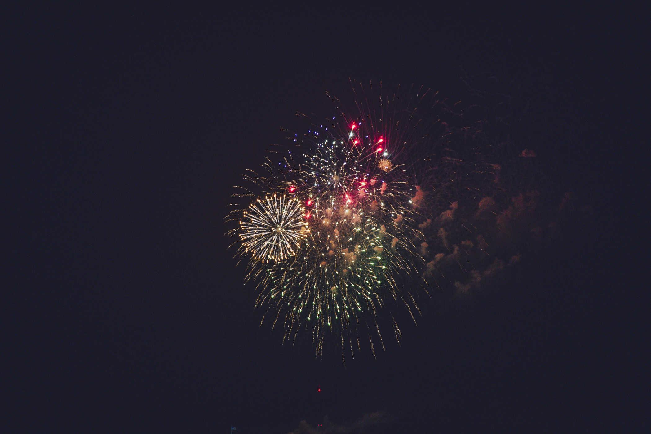 Photo of a bunch of fireworks exploding in the sky