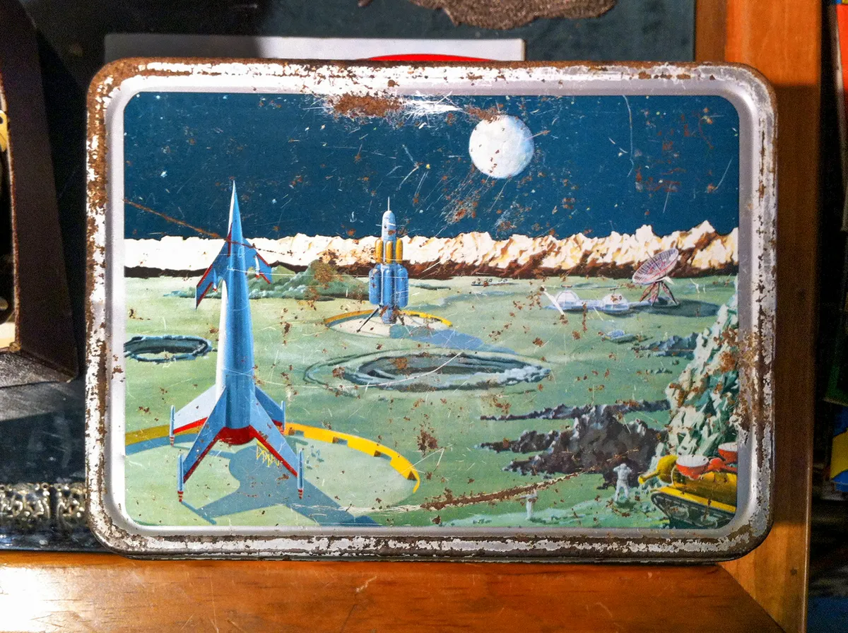 vintage-space-lunchbox