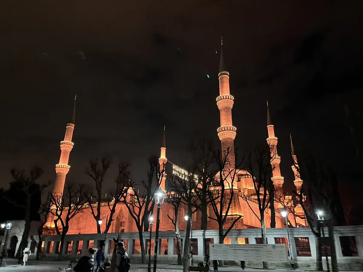 mosque_in_dark