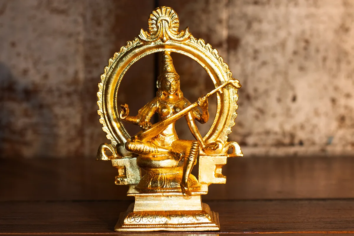 saraswati-statue-gold-leaf-01