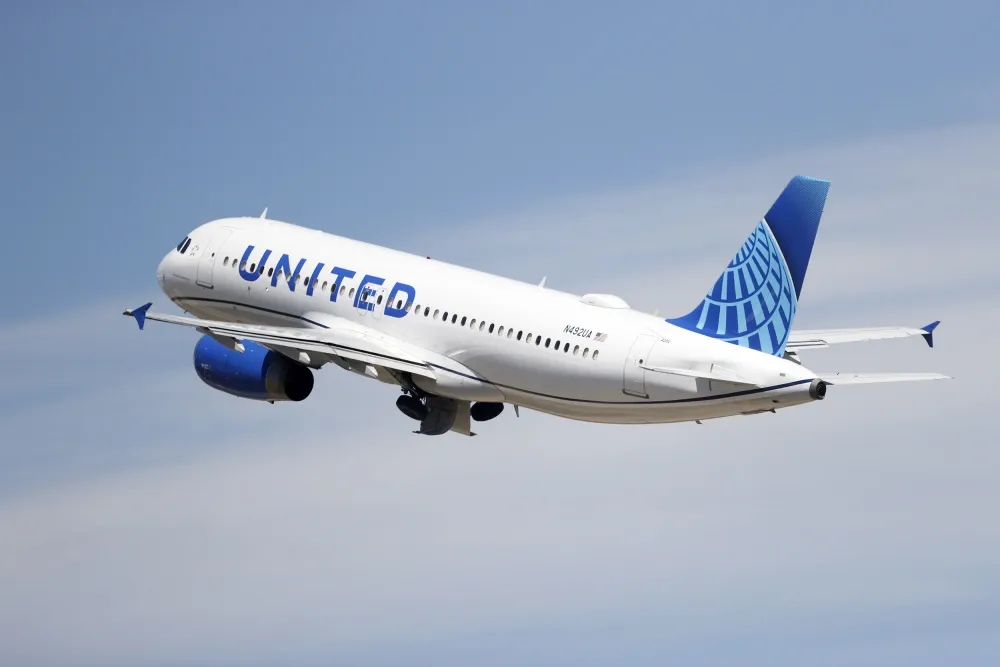 230810-united-airlines-2020-ac-753p-2e699b
