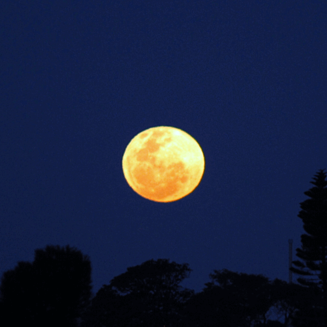 moon_10s_wide