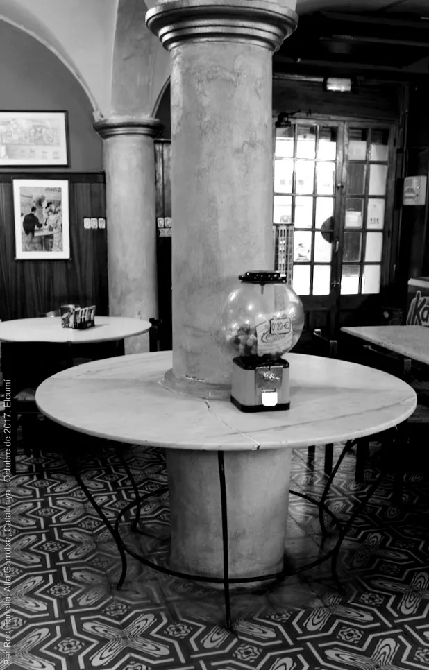 20151017 Cafè Roc tortella taules marbre columna 