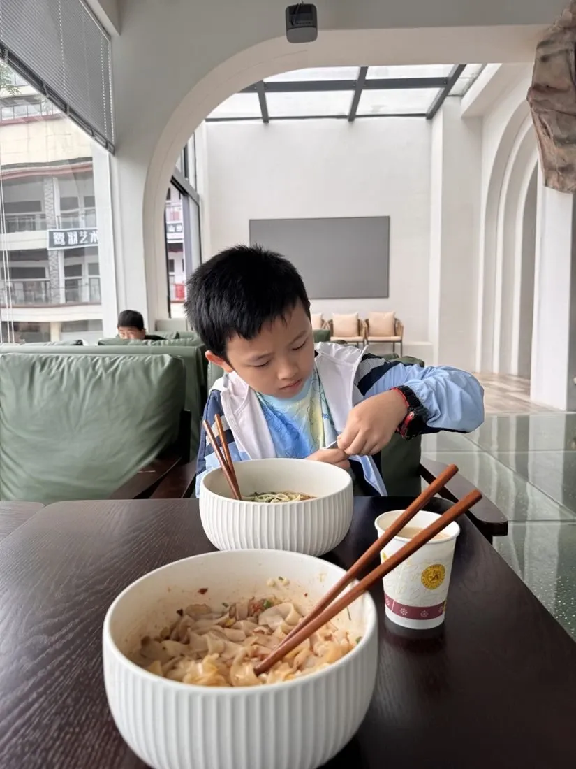 返程早晨的早餐桌