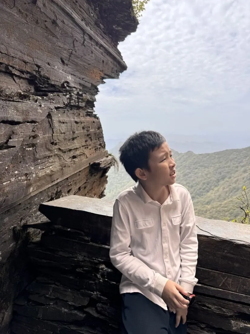 岩壁旁歇一歇