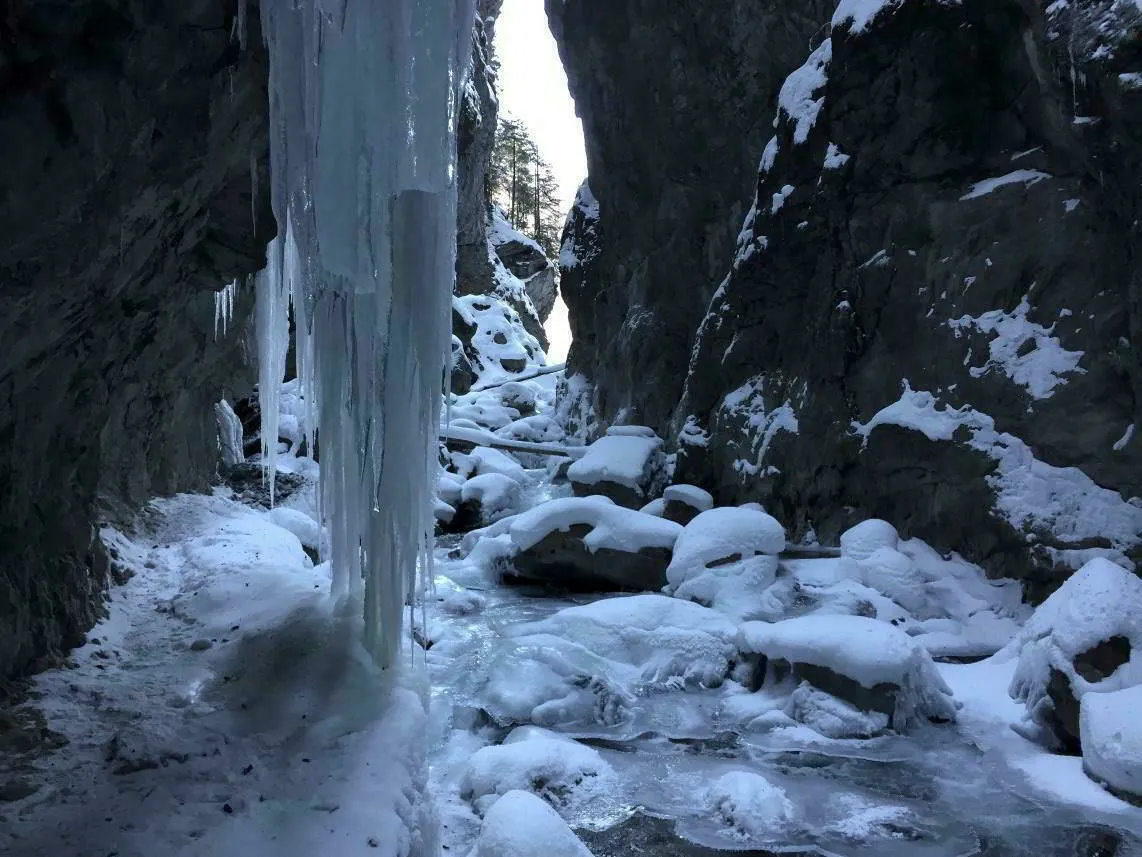 Eiszapfen in der vereisten Partnachklamm