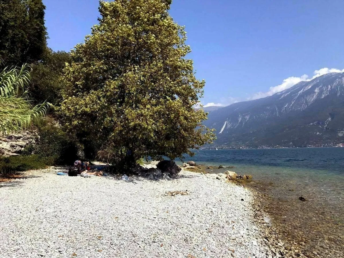 Versteckte Badestelle am Gardasee nähe Limone sul Garda
