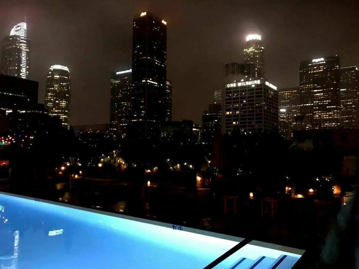 Los Angeles Downtown, Rooftop-Bar mit Pool
