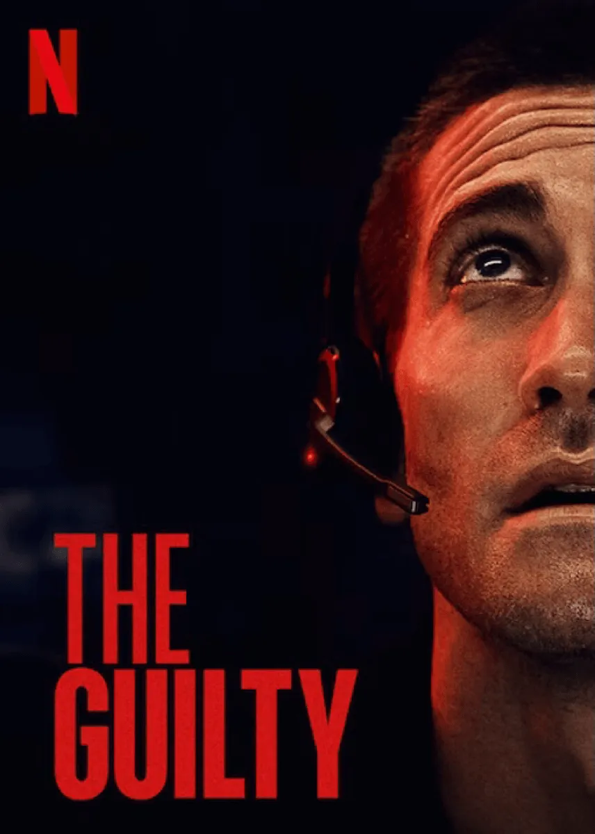 Ein Mann mit einem Headset schaut nach oben, begleitet vom Titel "The Guilty" und dem Netflix-Logo.
