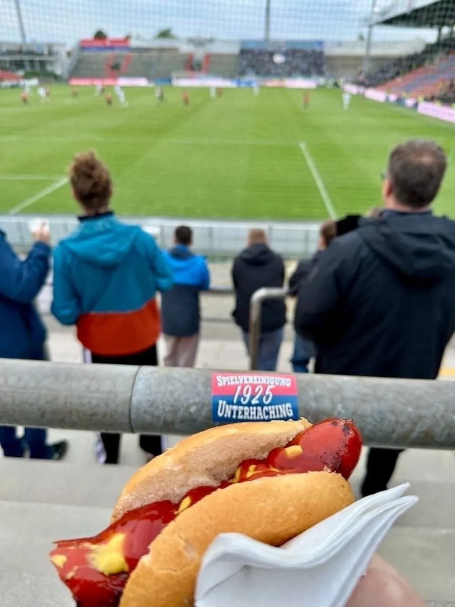 Rote Bratwurst im Sportpark Unterhaching