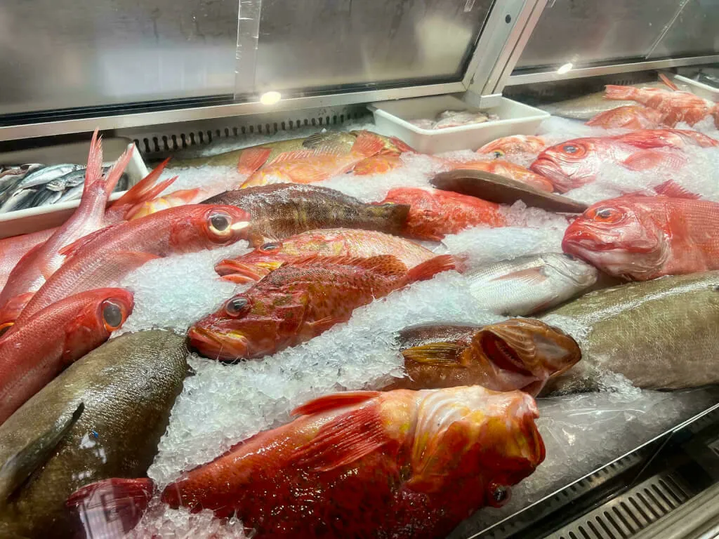 Frischer Fisch im Fischrestaurant.