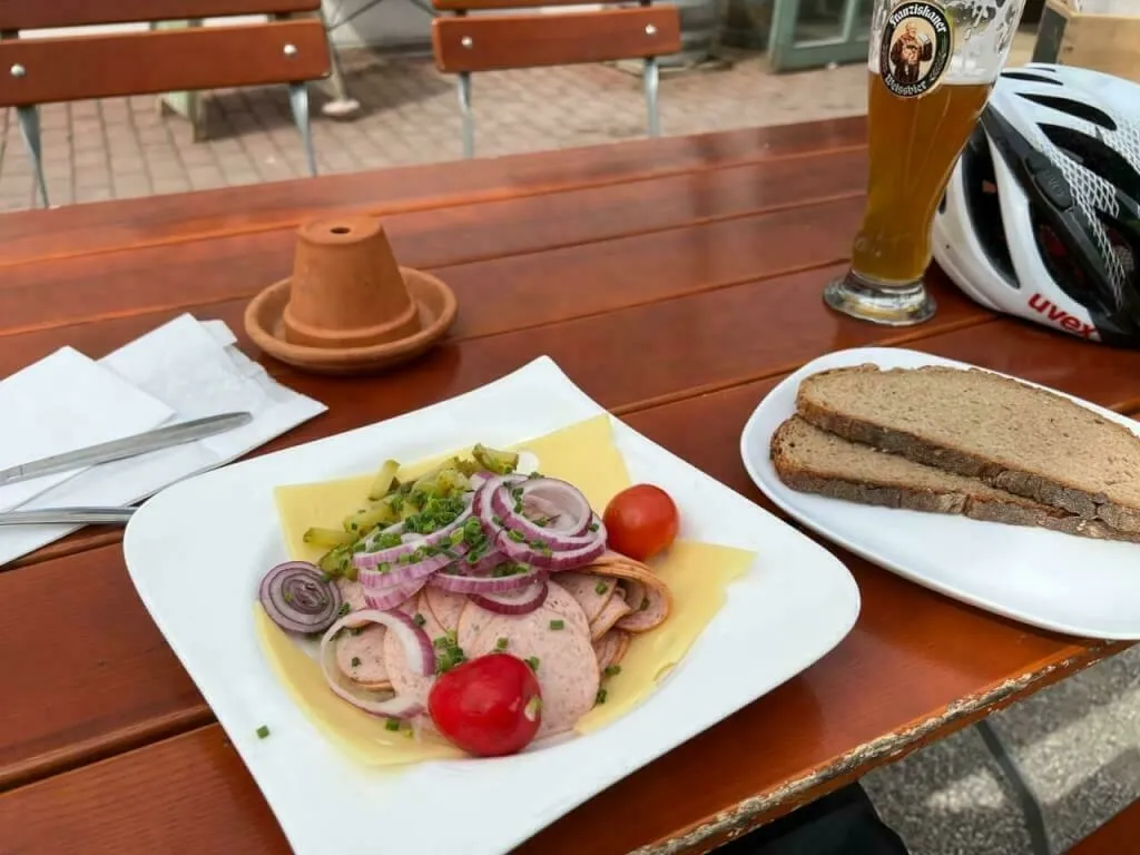 Schweizer Wurstsalat im Kloster Schäftlarn