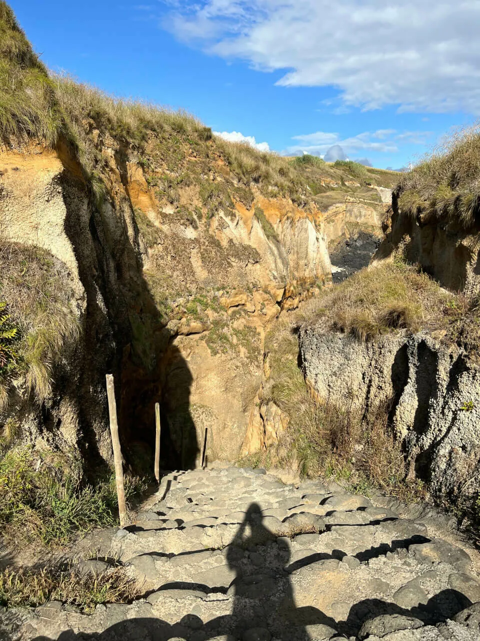 Weg zum Lava-Strand, direkt am Hotel Pedras do Mar.