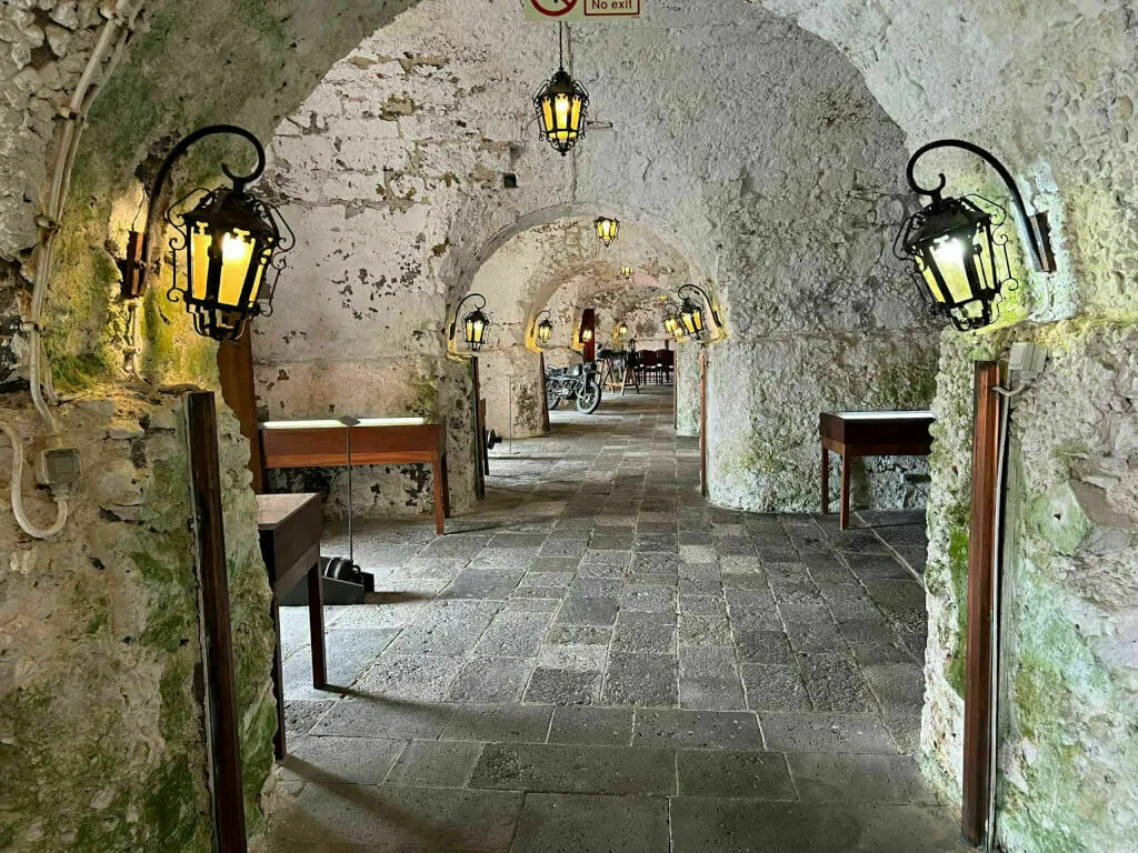 Kellergewölbe des Militärmuseums der Azoren in Ponta Delgada.