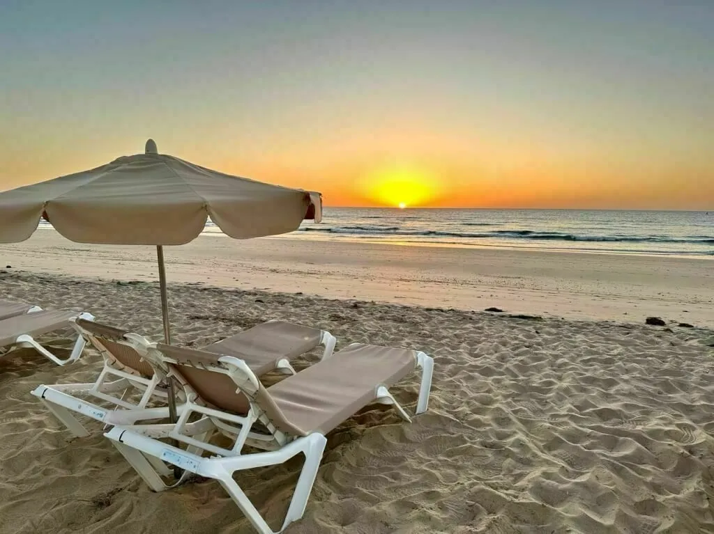 Sonnenaufgang am Strand von Fuerteventura, direkt vor unserem Hotel.