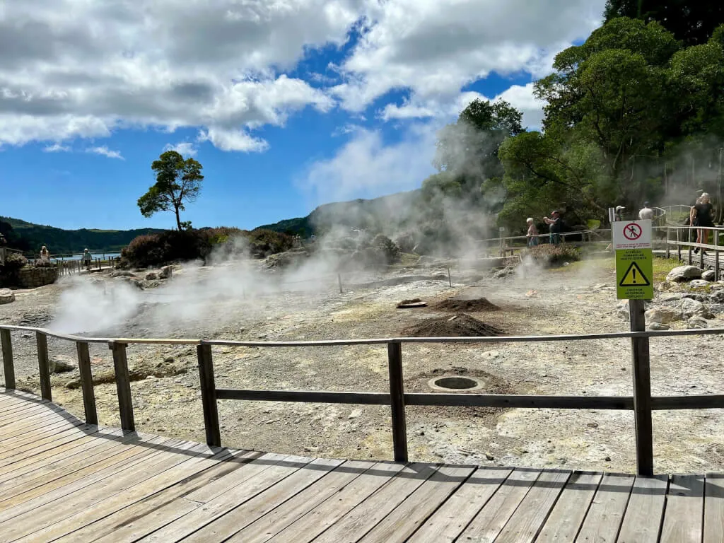 Heiße Quellen in Furnas, direkt am Furna-See.