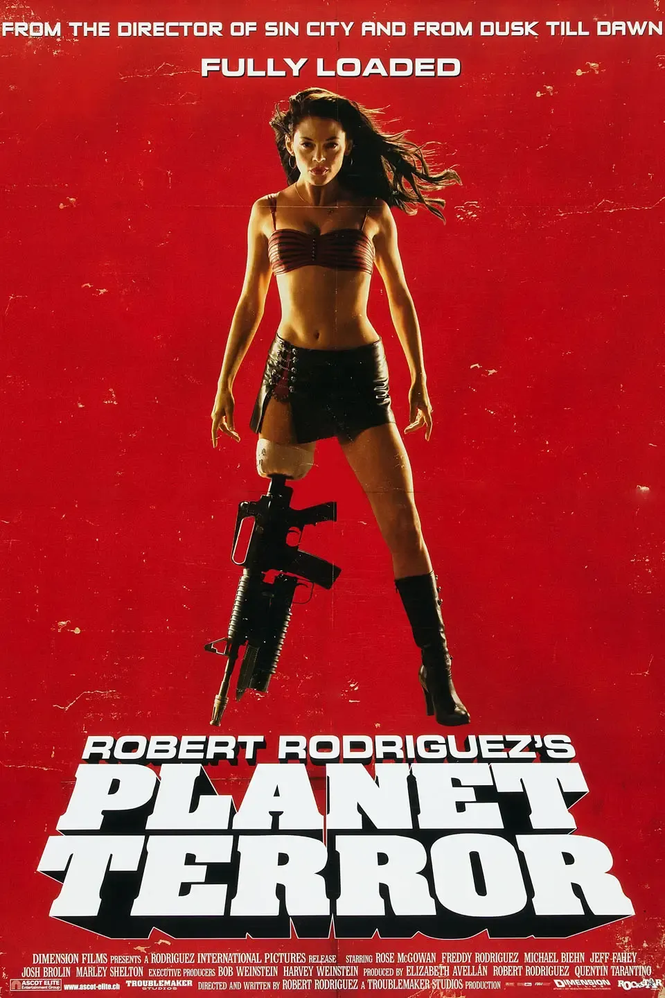 Ein rotes Filmposter für Robert Rodriguez’s Planet Terror. Im Zentrum steht eine junge Frau, Rose McGowan als Cherry Darling, die auf einem Bein und einer Prothese steht, welche in ein Maschinengewehr übergeht. Sie trägt ein bauchfreies Oberteil und kurze Hosen. Ihr Blick ist intensiv. Darüber steht: FROM THE DIRECTOR OF SIN CITY AND FROM DUSK TILL DAWN FULLY LOADED. Unten steht der Titel in großen, weißen Blockbuchstaben: PLANET TERROR.