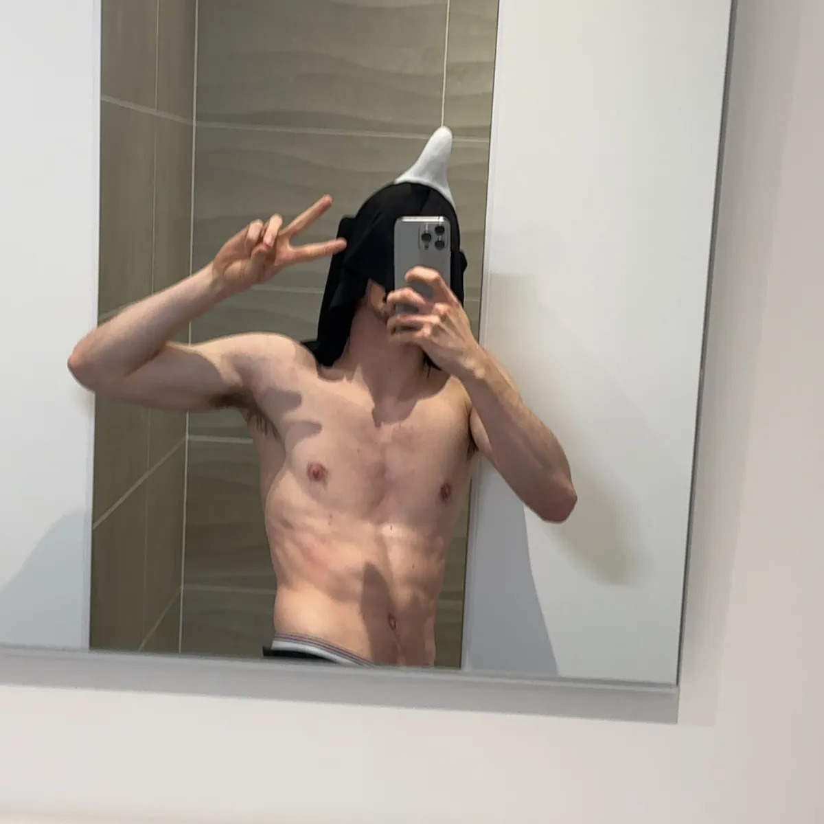 forgottengift shower selfie
