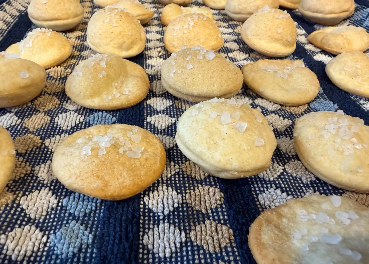 Robespierre has the craic - buttons spread