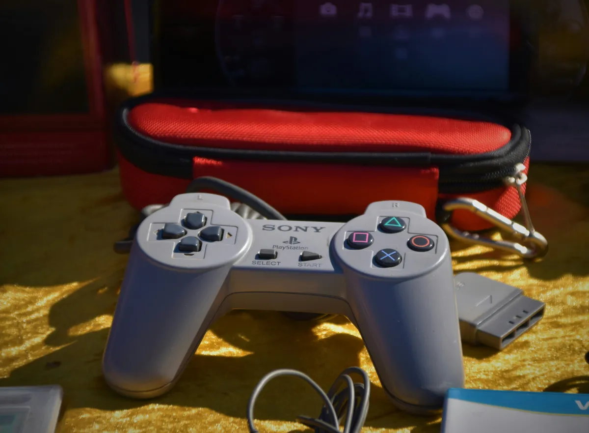 “playstation-one-controller"