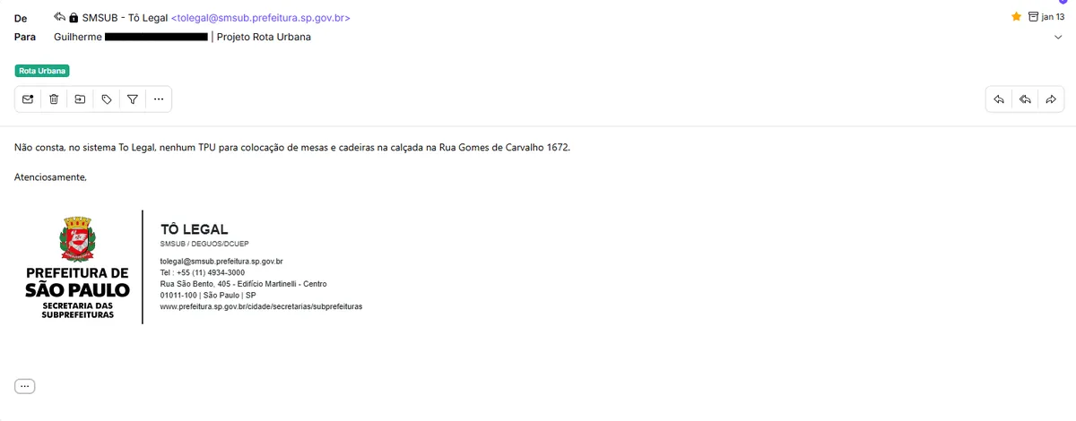 Captura de tela de um e-mail trocado entre o Guilherme do Projeto Rota Urbana e o setor "Tô Legal" da prefeitura de São Paulo onde a prefeitura responde "Não consta, no sistema To Legal, nenhum TPU para colocação de mesas e cadeiras na calçada na Rua Gomes de Carvalho 1672"