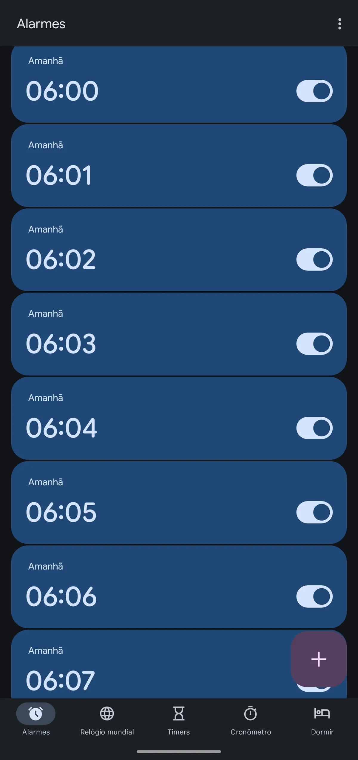 Tela do aplicativo de relógio do celular mostrando diversos alarmes configurados de 1 em 1 minuto a partir das 06:00