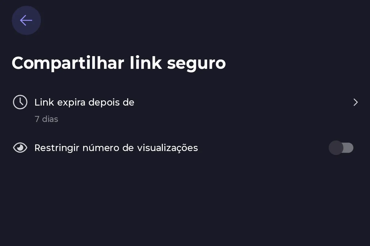 A captura de tela mostra a interface do aplicativo Proton Pass em um dispositivo móvel, com o título "Compartilhar link seguro" no topo de um fundo azul-escuro. A tela apresenta duas opções principais de configuração: a primeira indica que o link expirará em 7 dias, e a segunda permite restringir o número de visualizações, embora o seletor esteja desativado no momento.