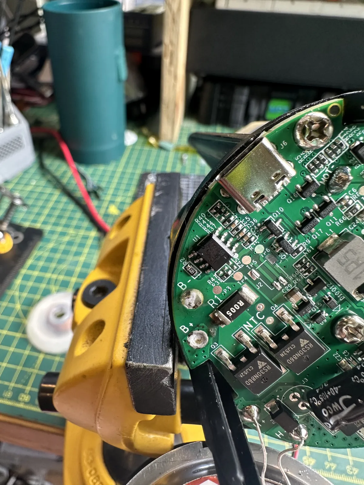 While we're here, might as well undsolder the battery pack