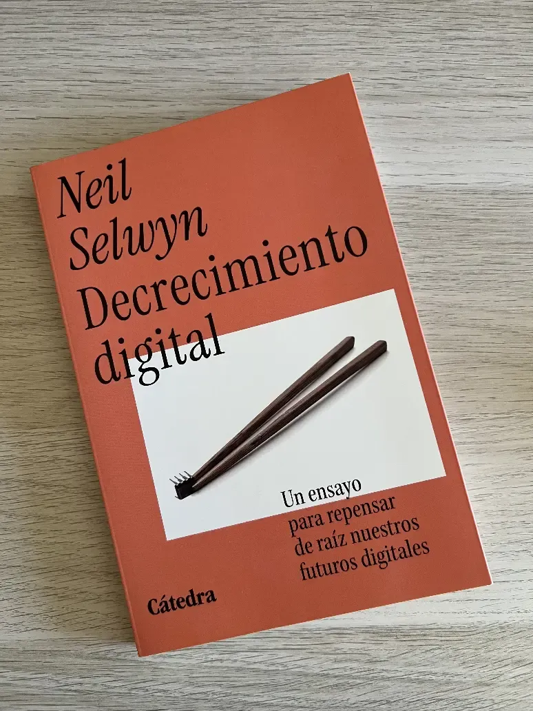 Portada del libro Decrecimiento digital, de Neil Selwyn